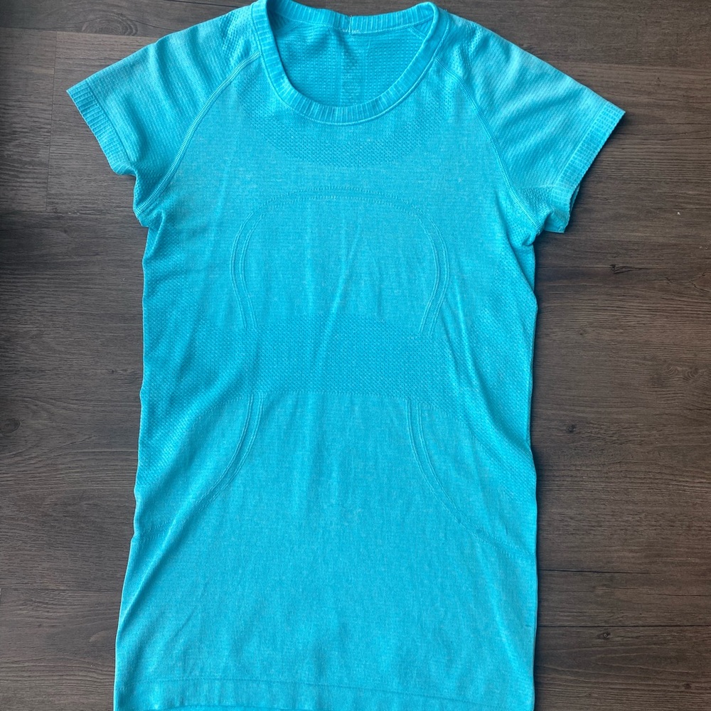 Lululemon Swiftly Tech Short Sleeve Shirt Size 6 Blue